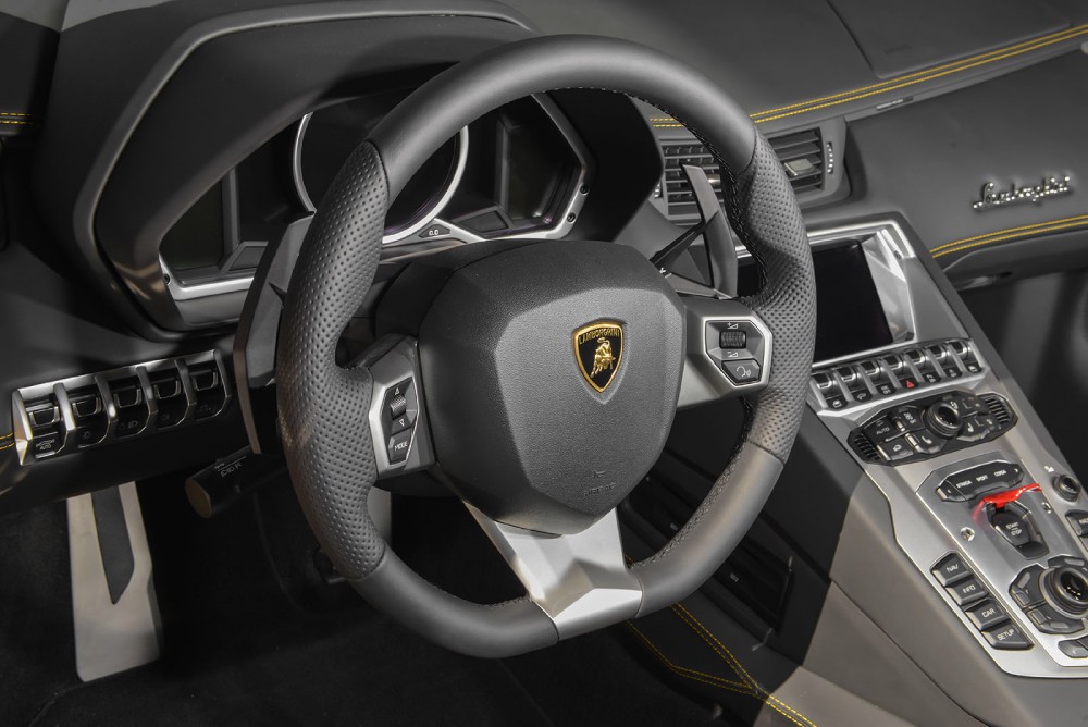 Lamborghini Aventador Roadster 2015 限定版 Lamborghini Aventador Roadster 2015 限定版