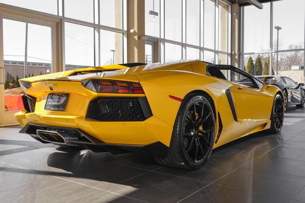 2015 Lamborghini Aventador Roadster | duPont REGISTRY