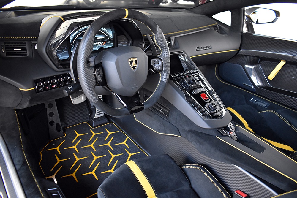 Lamborghini Aventador Spyder Interior