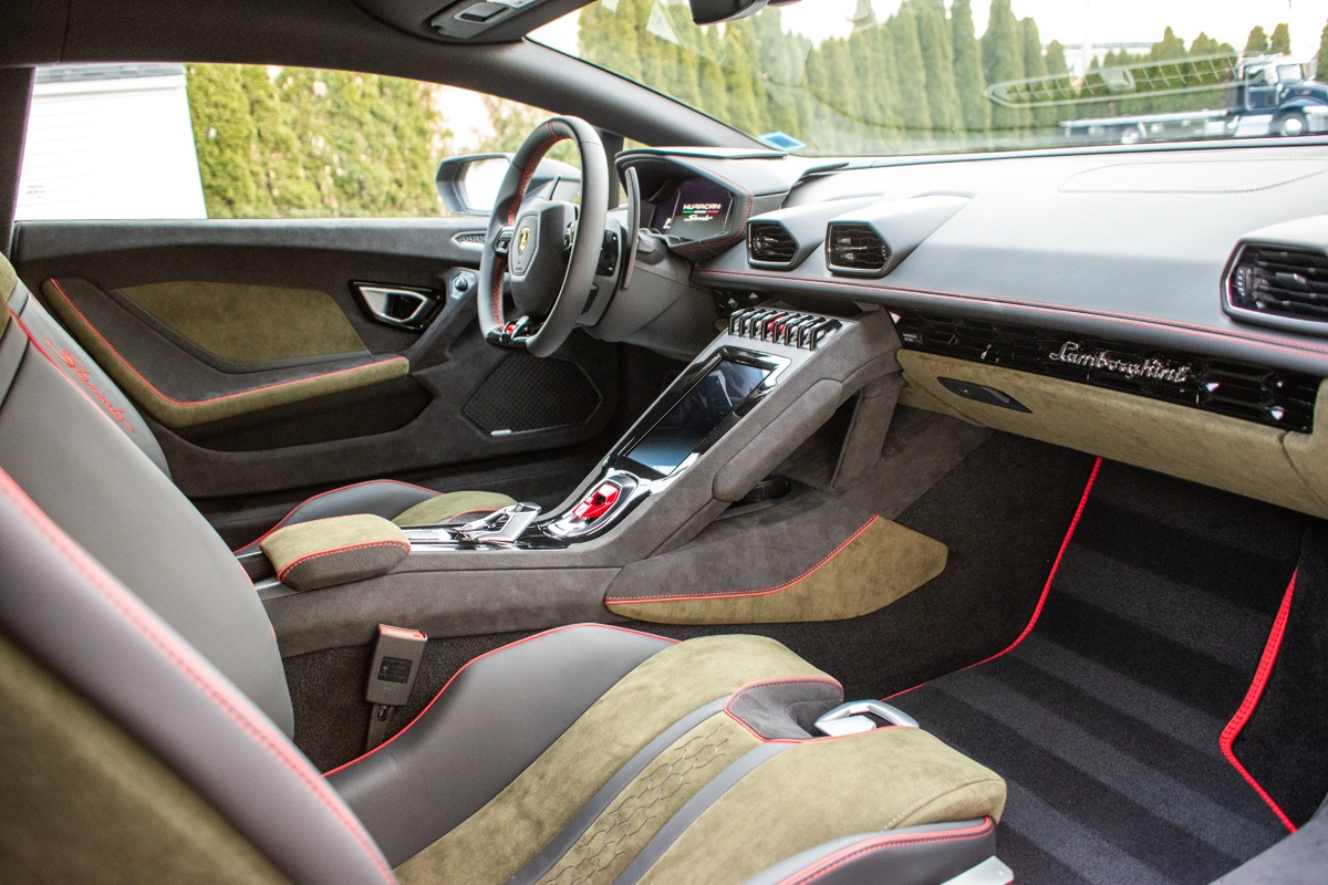 lamborghini-2024-ferruccio-interior-the-new-lamborghini-urus-se-is-the