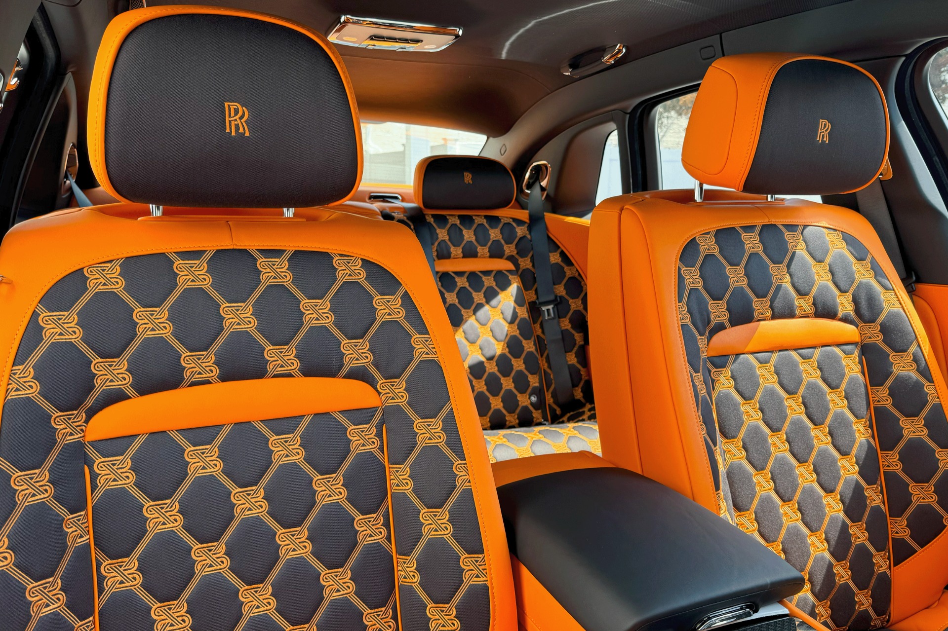 GHOST 2025 シルバーアクセサリー First Drive: The 2025 Rolls-Royce Ghost Series II