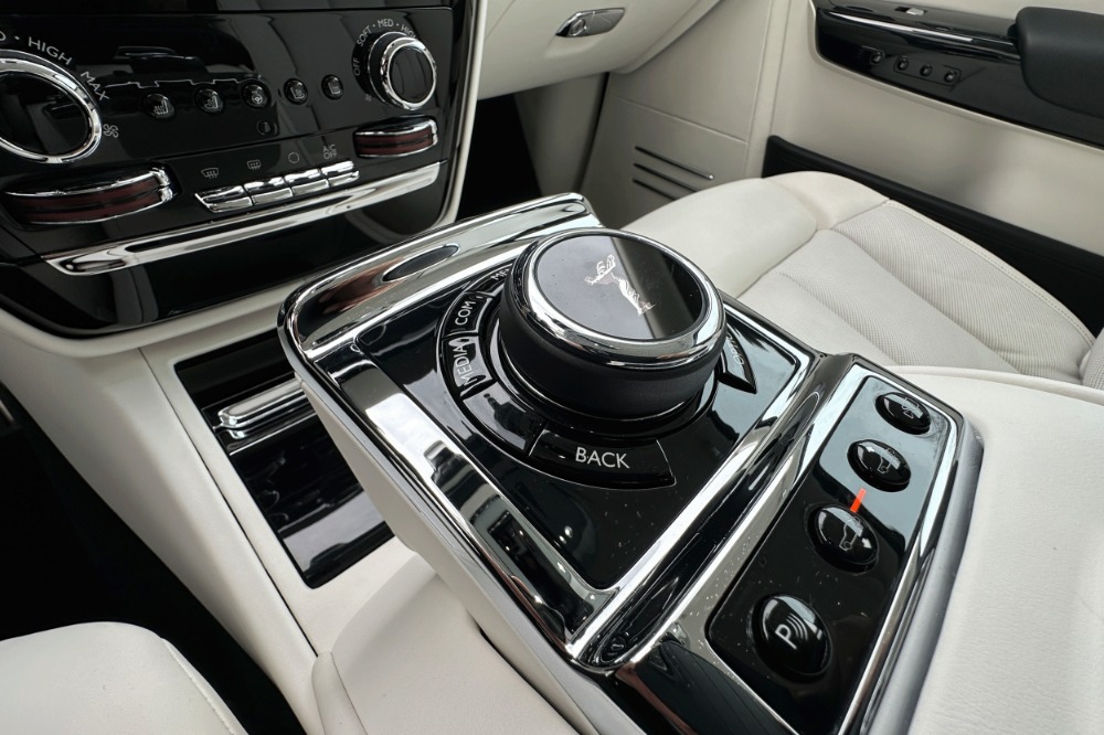 2023 Rolls-Royce Phantom Base - Photo 10