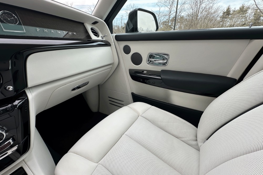 2023 Rolls-Royce Phantom Base - Photo 11