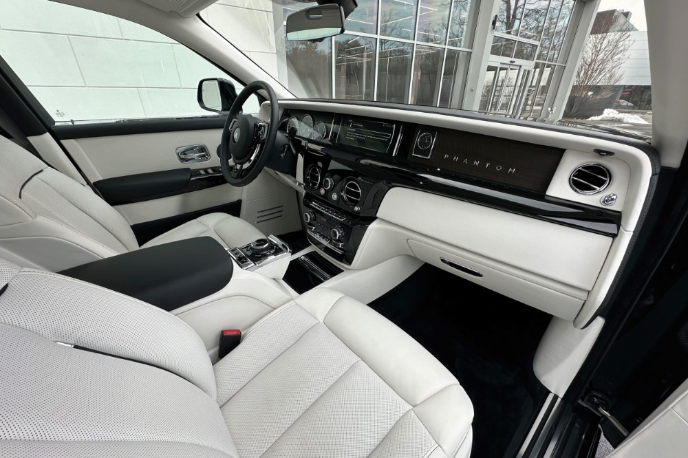 2023 Rolls-Royce Phantom Base - Photo 12