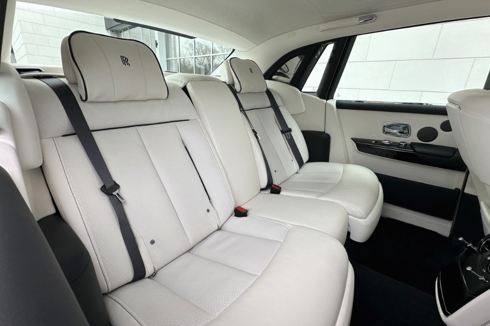 2023 Rolls-Royce Phantom Base - Photo 16