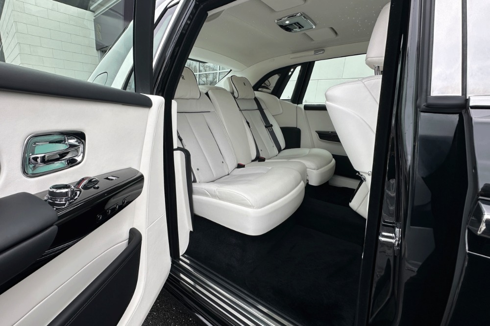 2023 Rolls-Royce Phantom Base - Photo 17