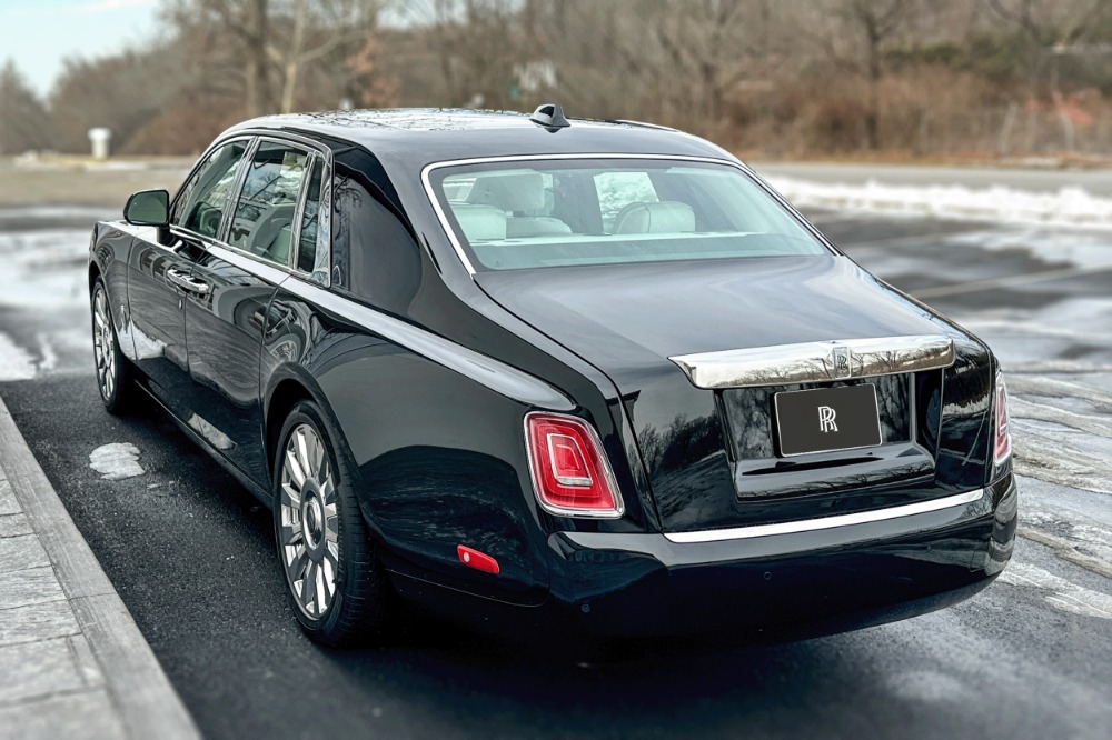 2023 Rolls-Royce Phantom Base - Photo 19
